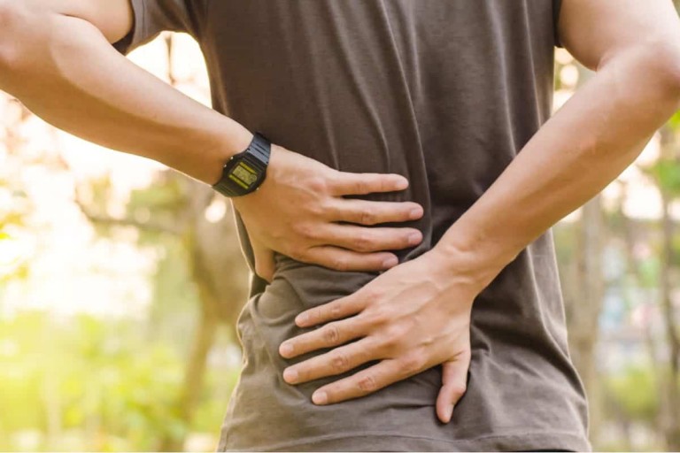 signs-its-time-to-see-a-chiropractor-for-your-lower-back-pain
